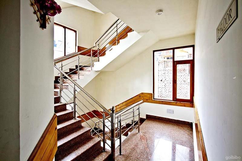 Hotel Uday Himalaya Manāli Esterno foto