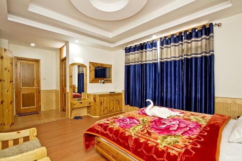 Hotel Uday Himalaya Manāli Esterno foto