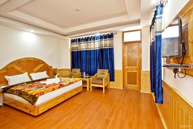 Hotel Uday Himalaya Manāli Esterno foto