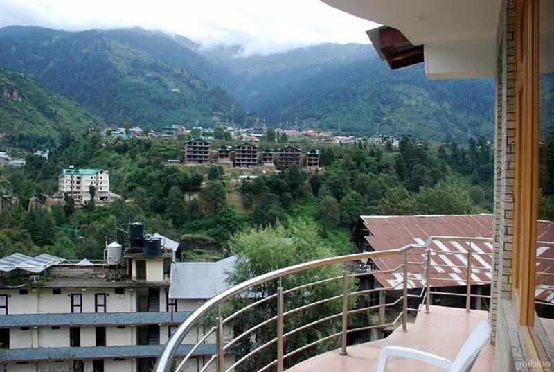 Hotel Uday Himalaya Manāli Esterno foto