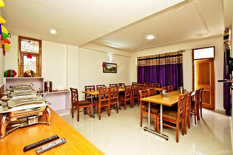 Hotel Uday Himalaya Manāli Esterno foto