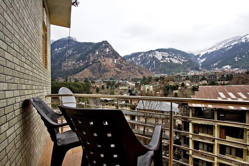Hotel Uday Himalaya Manāli Esterno foto